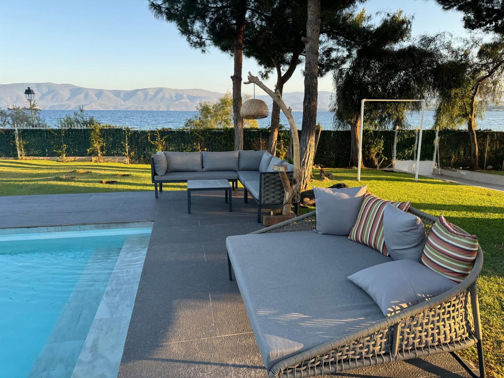 Zoza Luxury Villa Isthmia By The Sea With Private Pool Kalamáki Екстериор снимка